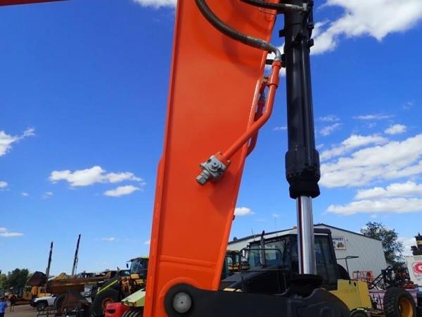 Japan Used Doosan DX300LC Excavator with 2.9TON Operating Weight and Original Cylinder
