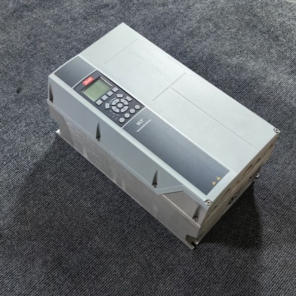 Original New Danfoss VLT Danfoss FC-302P37KT5E55H1X Frequency Converter 37KW Variadores De Frecuencia Danfoss VFD