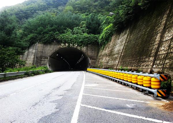 Highway Rotating Anti Collision Barrier For Dangerous Road Sections