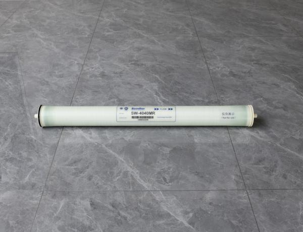 Membrane composite en polyamide pour le dessalement de l'eau de mer, revêtement anti-encrassement inclus