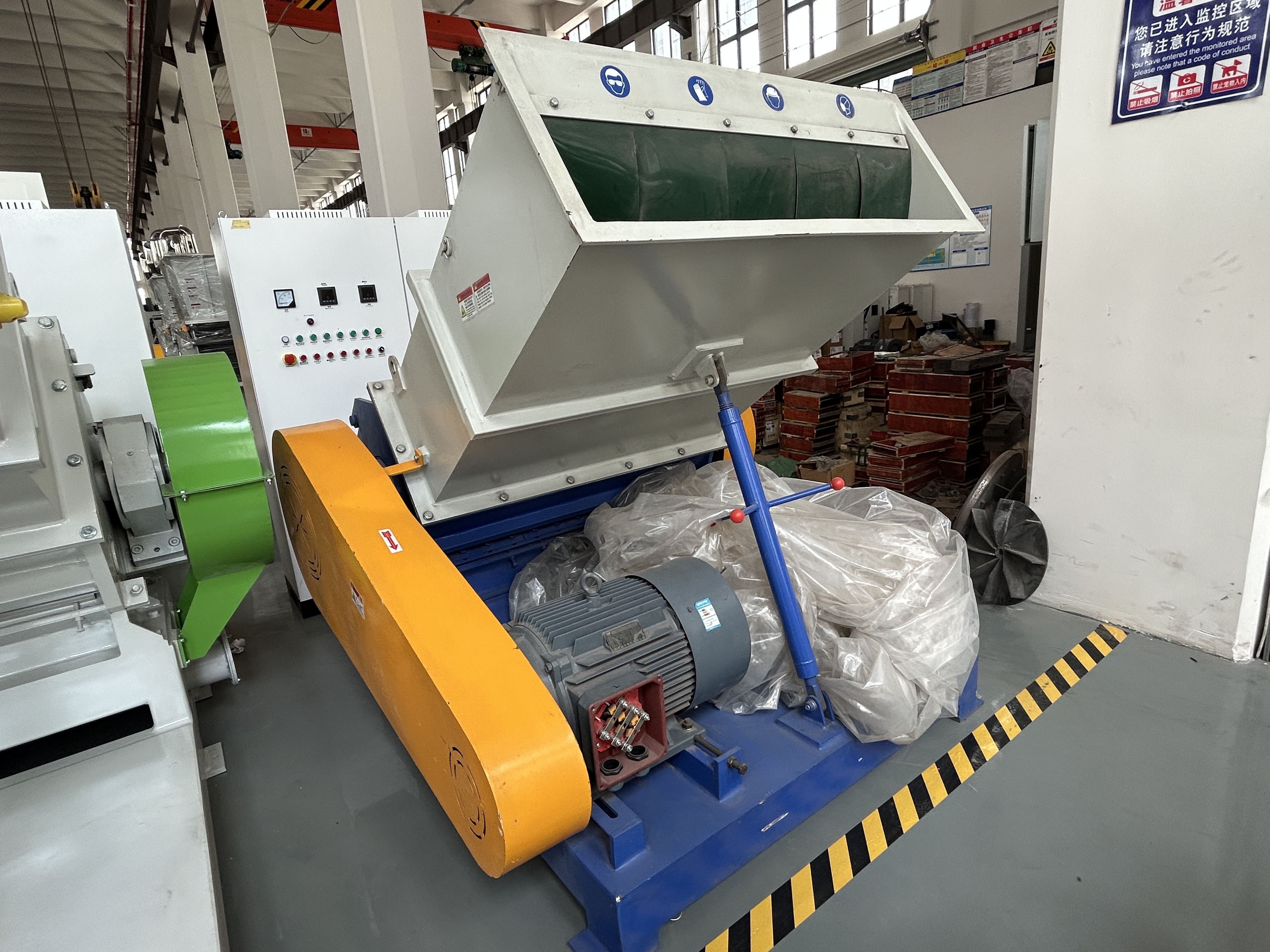 Powerful Horizontal Plastic Shredder Grinder Breaker Crusher for PVC Pipe PE Profile PP Tray Pallet PPR PU Hose ABS PC Sheet EVA Foam Crushing Recycling Machine