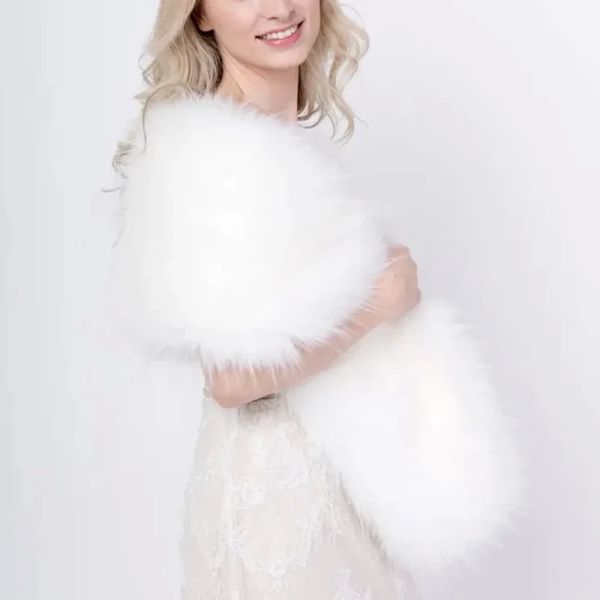 Women‘s Demure and Dreamy Snowy White Faux Fur Stole