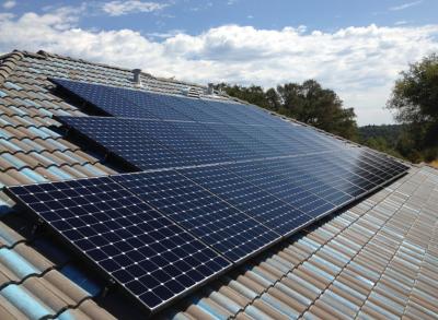 Do suporte solar do módulo do apoio de sistemas da montagem do telhado do metal jogo solar da casa do dispositivo elétrico 5kw fora da casa da grade no sistema de grade