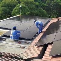 Les panneaux solaires Bifacial réglables de picovolte enroulent la charge aucun système solaire de dessus de toit de module de PID