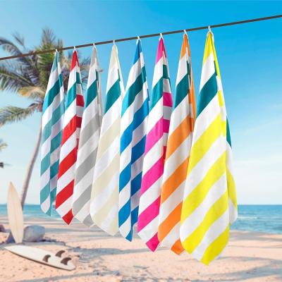 a mulher da camurça 200gsm imprimiu toalha de praia listrada do rosa de toalha de praia