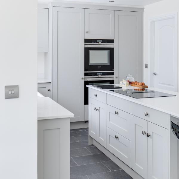 Bespoke Plywood Modular White Kitchen Cupboard Shaker Style Kitchen Cabinet