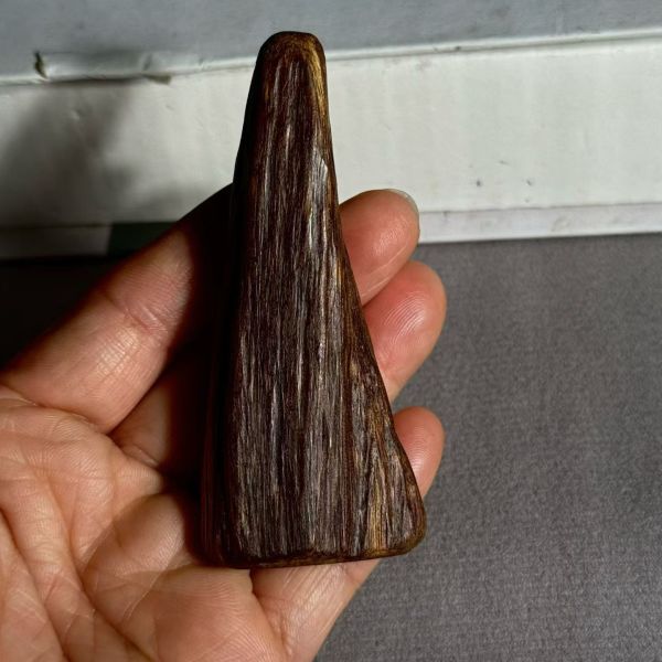 Natural OUD Agarwood wood pieces and extracts suitable for high end perfume manufacturing and aromatic product development