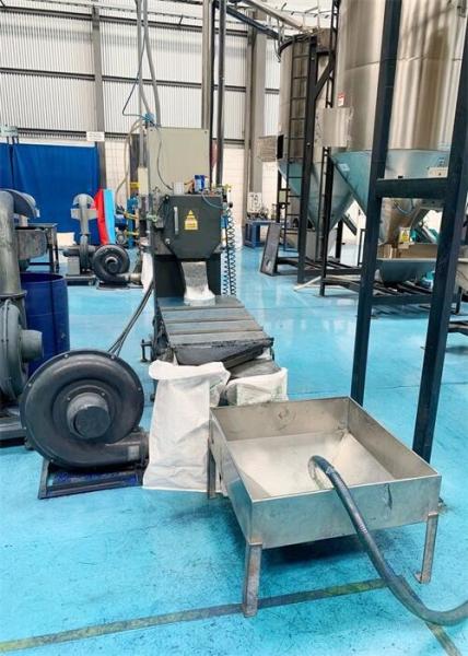 3 Phase 380 V Motor Screw Type Plastic Mixing Machine