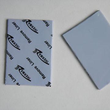 Materiais de emissor de isofrequência 5.0W/mK térmicos azuis do hardware da telecomunicação 2,75 g/cc, almofada de borracha térmica 45 shore00 de silicone