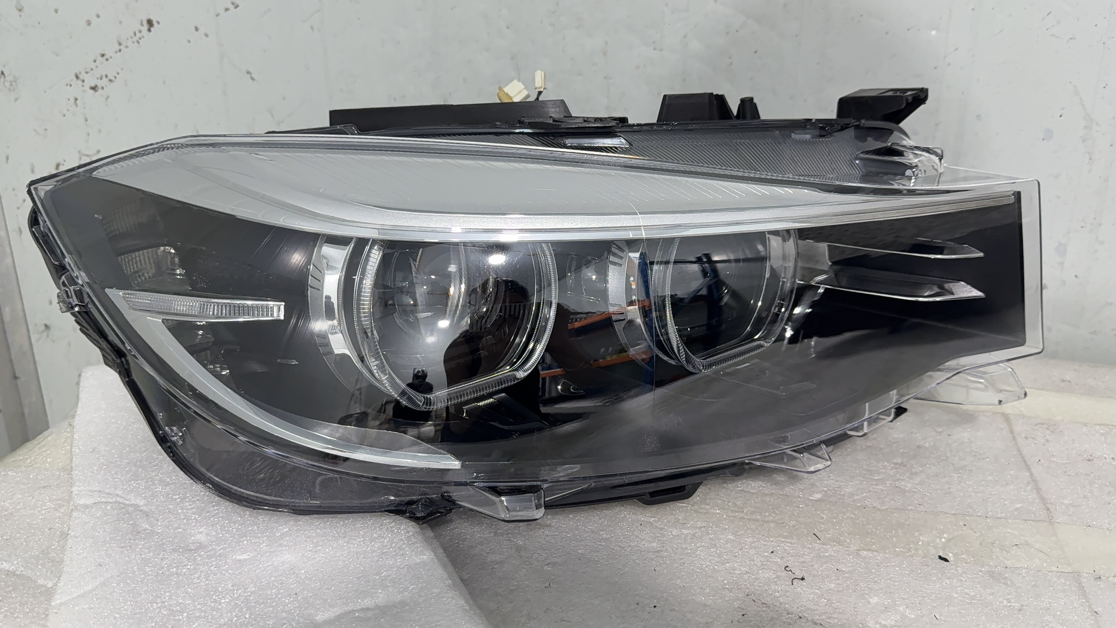 2015- 2020 3 Series GT F34 new right headlight part number: 6311770420