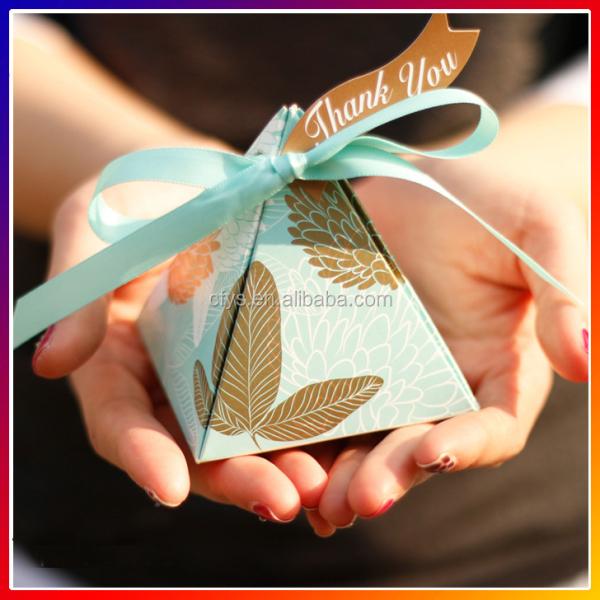 Caixa de doces de pirâmide personalizada Caixa de embalagem criativa para lembrança de casamento floral