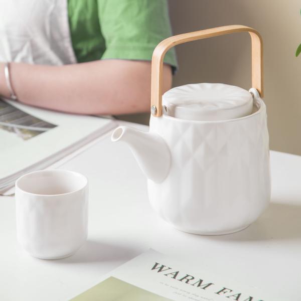 Sustainable Ceramic Type Porcelain Tea Set Of 6 Japanese White Tea Cups With Gift Box