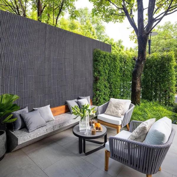 Weatherproof and Anti-UV Vinyl Fence Strips with Customizable Length for Outdoor Privacy Screening