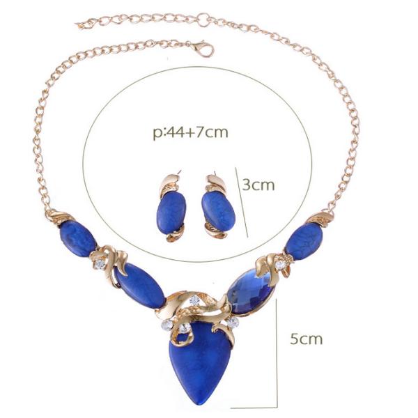 European and American big exaggerated retro gem diamond pendant necklace resin