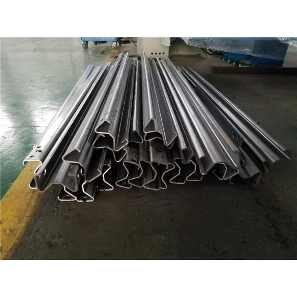 M dá forma ao rolo do corrimão que forma a estrutura forte da espessura da máquina 4.2mm