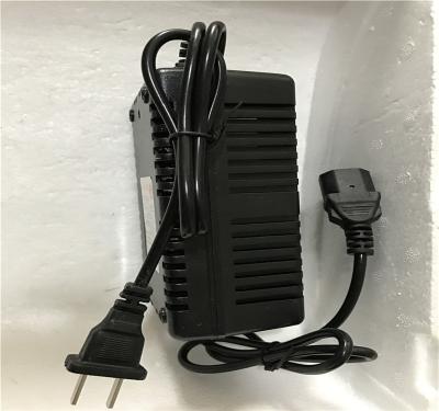 Lithium rechargeable 6.8Ah 12v /5V 13Ah12v de Li-ion de batteries d'approvisionnement d'usine avec la prise du chargeur US/EU/AU/UK à C.A.