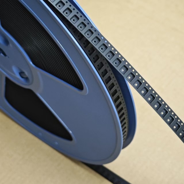 ESD 8–104mm PS Embossed SMD Carrier Tape, Black for SMT Automated Component Feeding