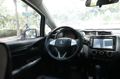 Anti Slip Pu Breathable Car Steering Wheel Cover 25 X 207mm Matte Black Color