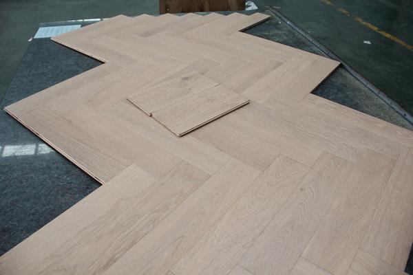 High Quality Herringbone Oak Engineered Wood Flooring, 600 x 125MM