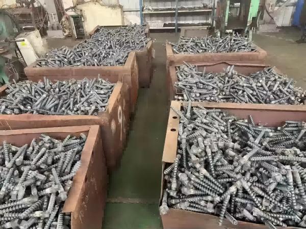 Carbon Steel Screw Spikes Rail Fasteners Factory Custom
