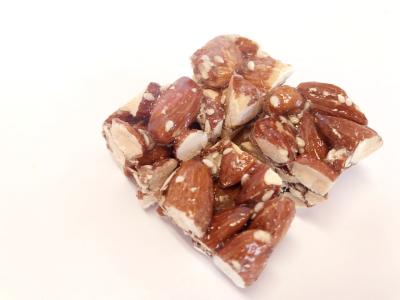 A porca saudável da amêndoa aglomera a aprovação kosher do ingrediente cru seguro friável BRC do gosto