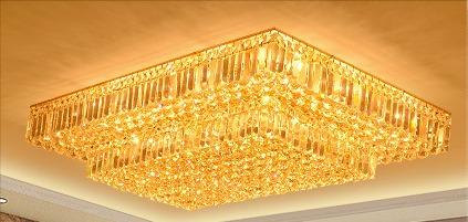 Lustre suspendu installé par des experts avec éclairage LED économe en énergie ou éclairage RVB coloré crée un espace romantique et élégant