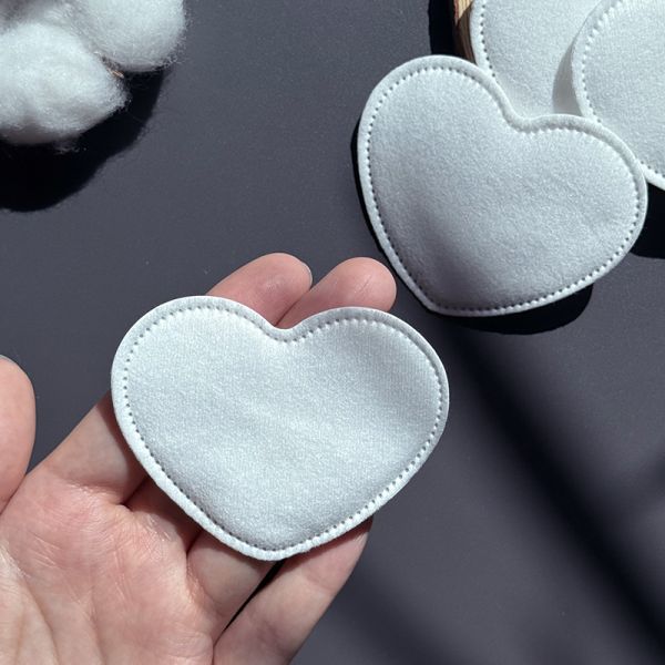 OEM Disposable Cosmetic Products Heart Shaped Makeup Remover Wipes Wholesale
