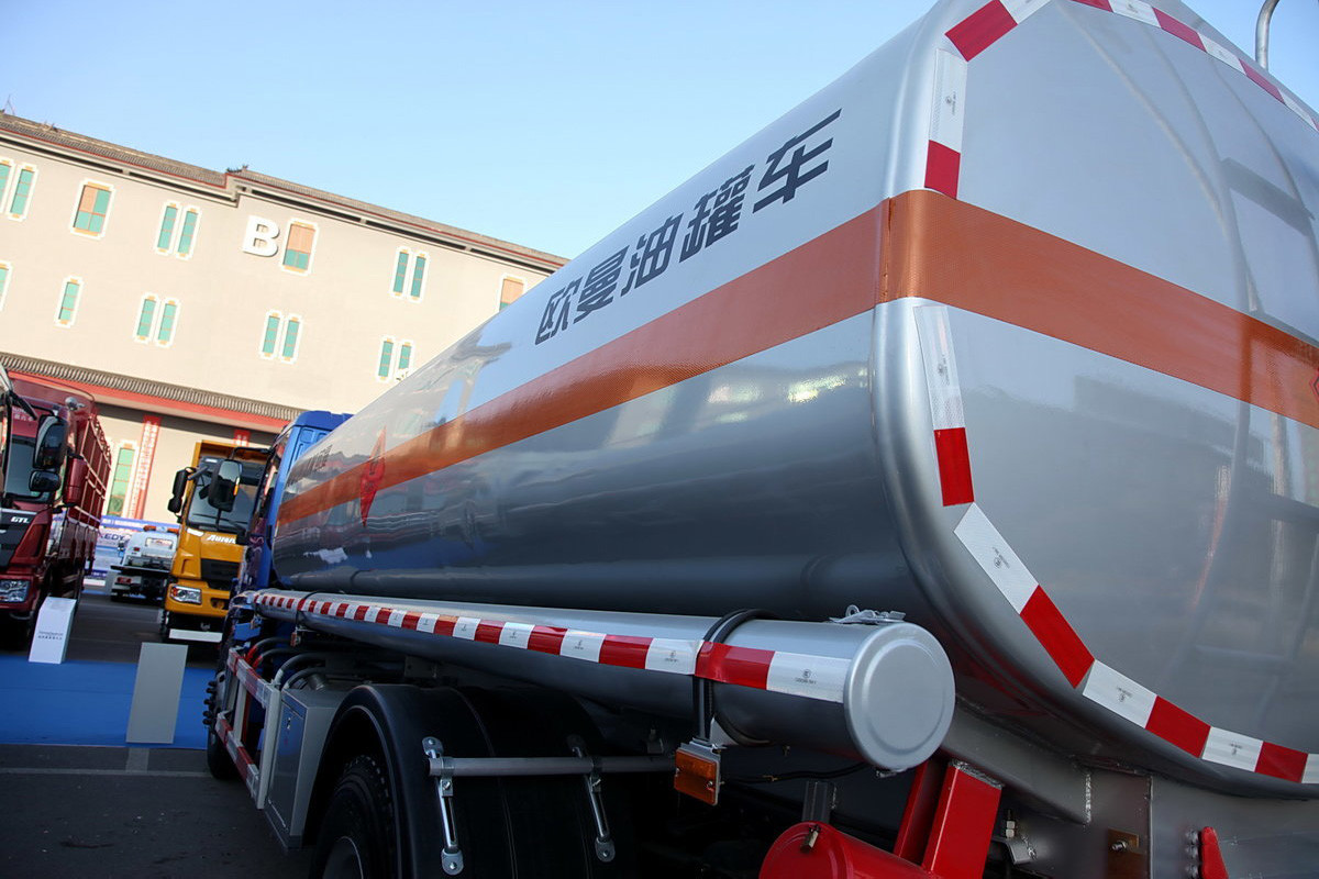 Нефтяной танкер Foton Truck Auman BJ5163 EXT 3 серии Дизель 210 л.с. 4х2 8Т