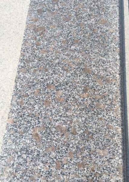 Kerbstone Polished Granite Tiles Flamed Slab 2.6 G / Cm³ Density For Municipal Construction