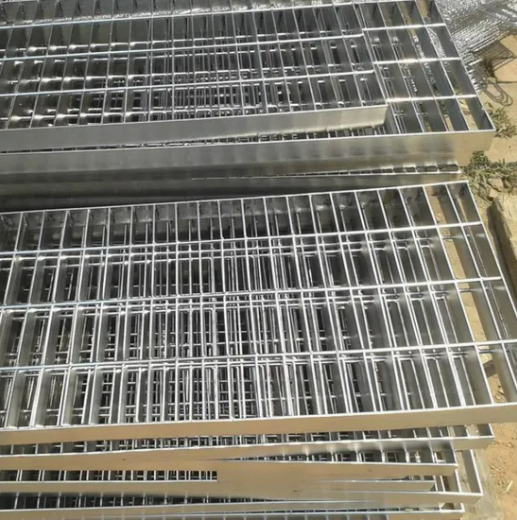 30X100mm Galvanized Steel Heavy Duty Walkway Grating for Outdoor Steps and Platforms