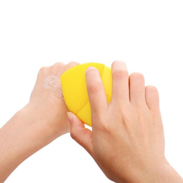 Food Grade Mini Silicone Facial Cleansing Brush ABS Material With USB Cable