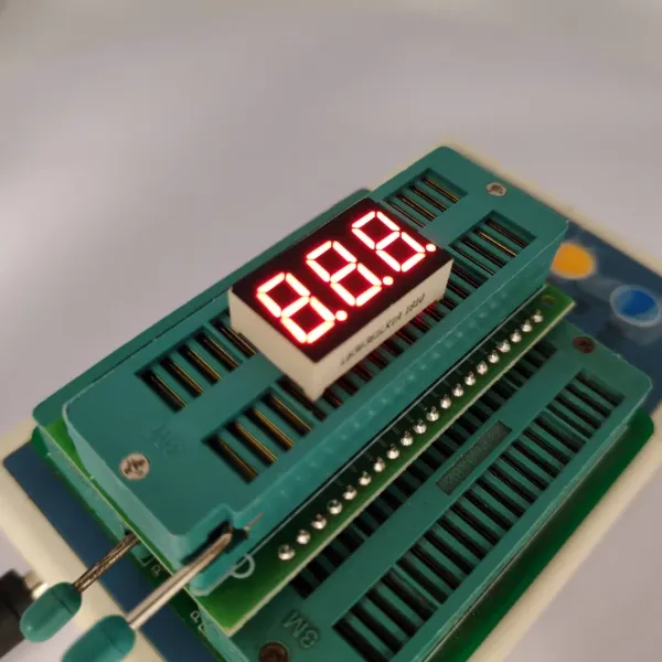 Bright Red 0.36-Inch 3 Digit LED Display for Temperature and Humidity Monitoring
