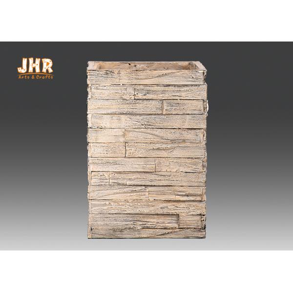 Квадратные плантаторы Fiberclay засаживают баки кирпичей цветочных горшков глины баков на открытом воздухе плантаторы садовничают баки