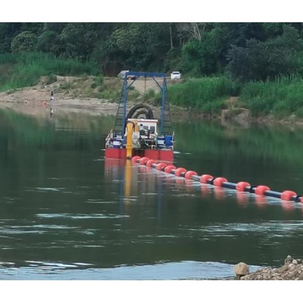 A produção de um modelo de 14 polegadas de sucção a jato é de 300 metros cúbicos por hora