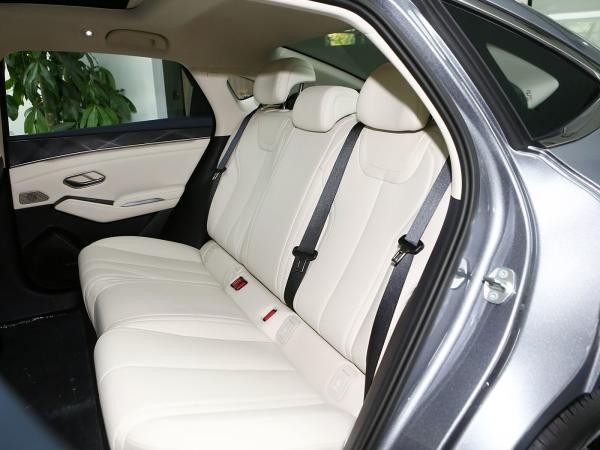 2025 BYD Electric Car Qin L EV Multi-link Suspension indépendante Chargement rapide Nouveau modèle Vente à chaud avec toit ensoleillé