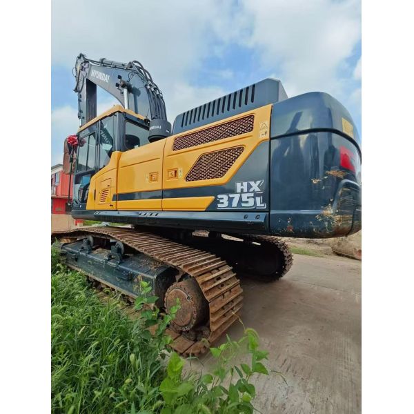 Used, original imported Hyundai HX375L excavators with excellent performance are available for sale in Shanghai at low prices.