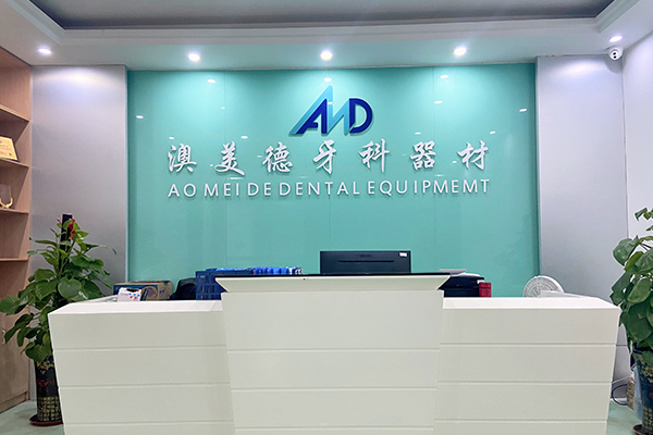 Долговечная стоматологическая фанера EMAX изготовлена из керамического циркония