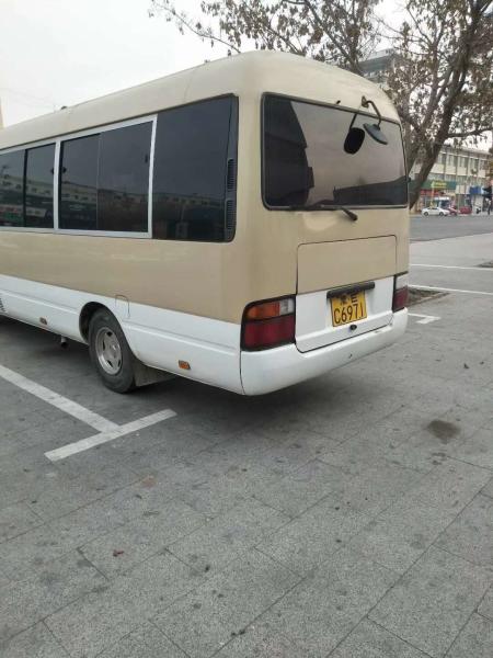 23 ônibus usado do motor diesel da pousa-copos 1HZ de Japão Toyota LHD do ônibus de Seater