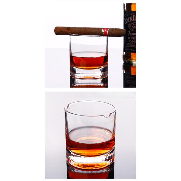 старомодное стекло вискиа 260мл, выделенные стопки вискиа остатков сигары