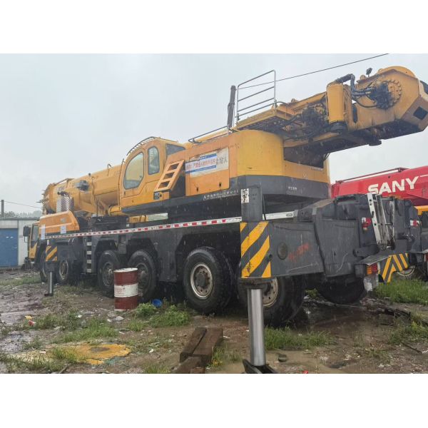2012 XCMG Used Crane QAY260A: 71-Meter Main Boom, 24-Meter Jib, 85-Ton Counterweight, 2540 Hours Of Operation, Excellent Condition.