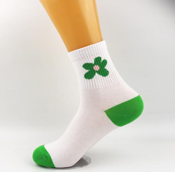 Customized Pattern Womens Cotton Crew Socks Sweat Absorbent Knitted Technics