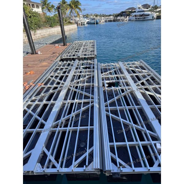 High Corrosion Resistance Floating Dock with 15 to 20 Years Lifespan and UV Resistance for Marine Platforms
