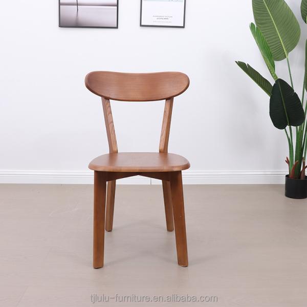Couleurs personnalisées Chaise en bois pour la maison dans le restaurant ou le mariage à un prix abordable