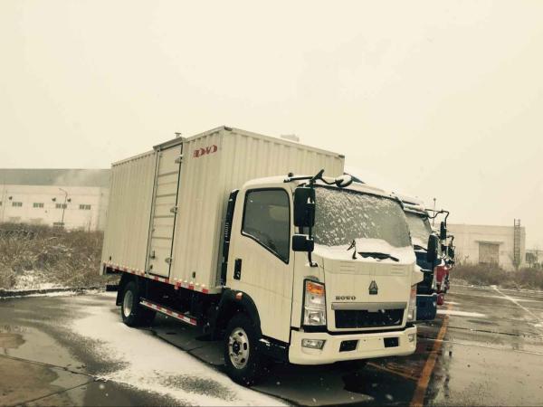 Sinotruk 3 - 7 Ton Carrier Refrigerated Truck / Cooler Van For Fresh Vegetable And Milk