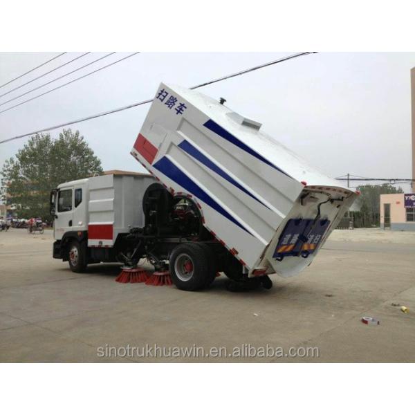 SINOTRUK HOWO 4x2 Dust Cleaner Road Sweeper Sale Diesel Power Street Sweeper