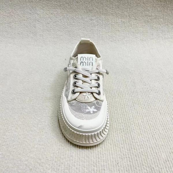 Women casual fashion shoes with breathable meth surface and lace up