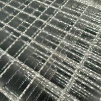 Des grilles d'acier récoltées: un projet rustique et industriel unique