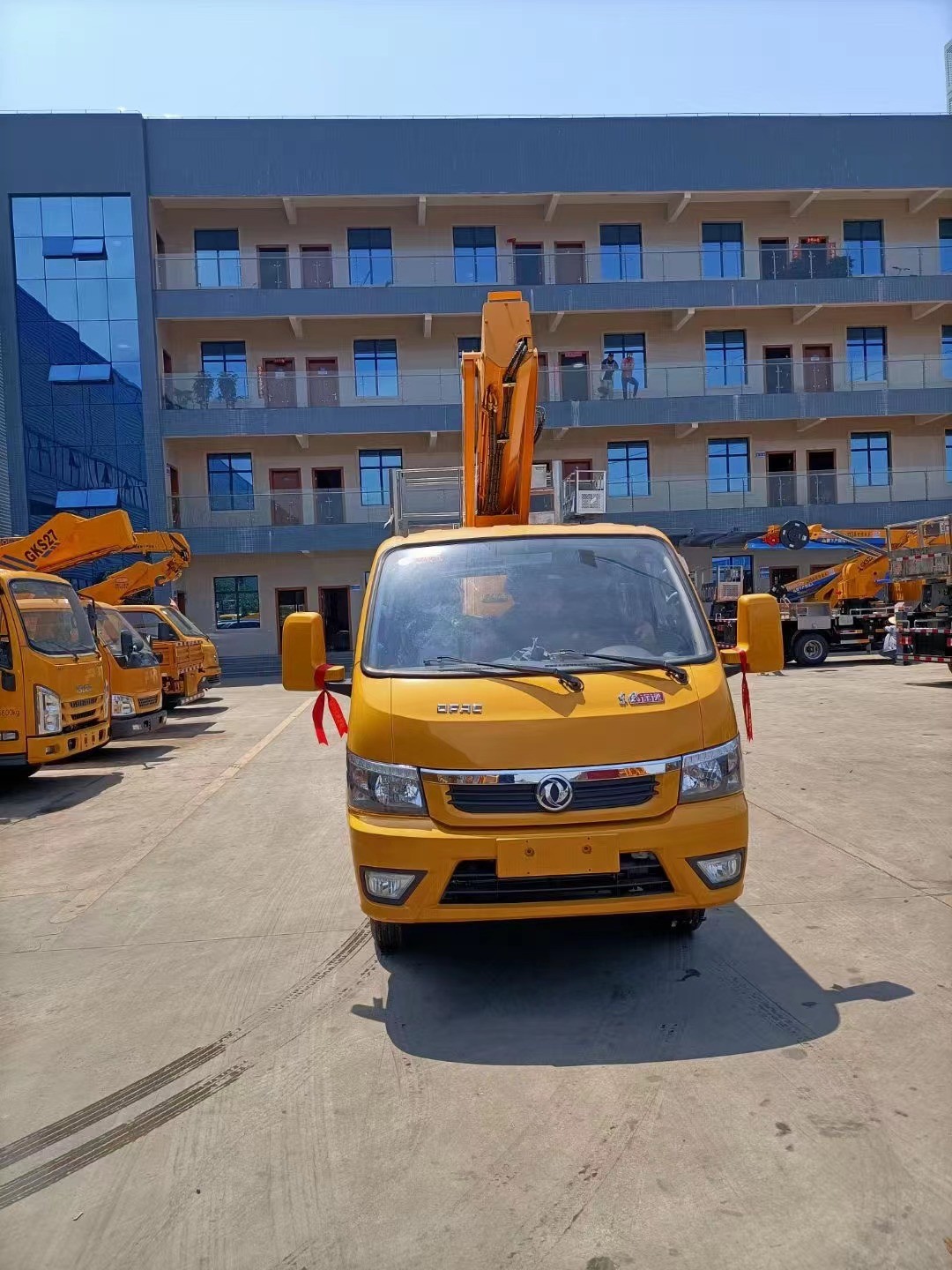 Тележка деятельности большой возвышенности Dongfeng 4x2 с 16 метрами платформы воздушной лестницы