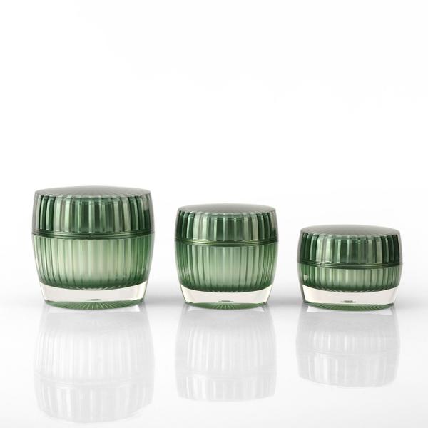 A composição plástica vazia verde do ANIMAL DE ESTIMAÇÃO 15g do creme de cara range