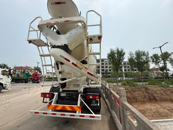 XCMG 12 Cubic Meters Concrete Truck Mixers Perfect For Your Construction Needs